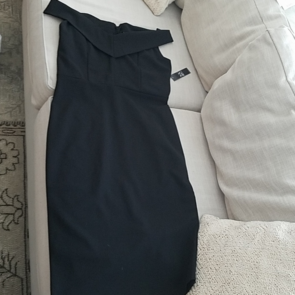 Knee length dress off-the-shoulder the shoulder